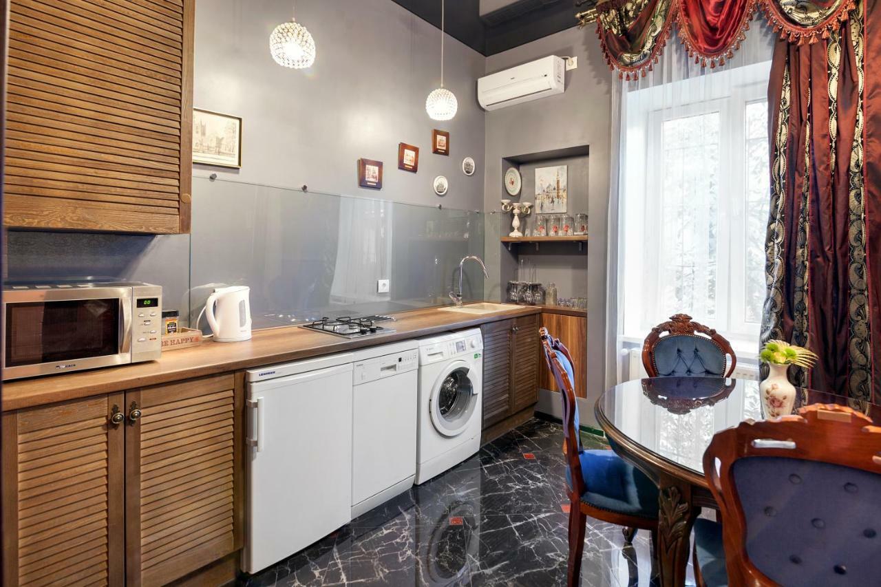Delux Leopolli Apartments Near Shopping Mall Forum リヴィウ エクステリア 写真