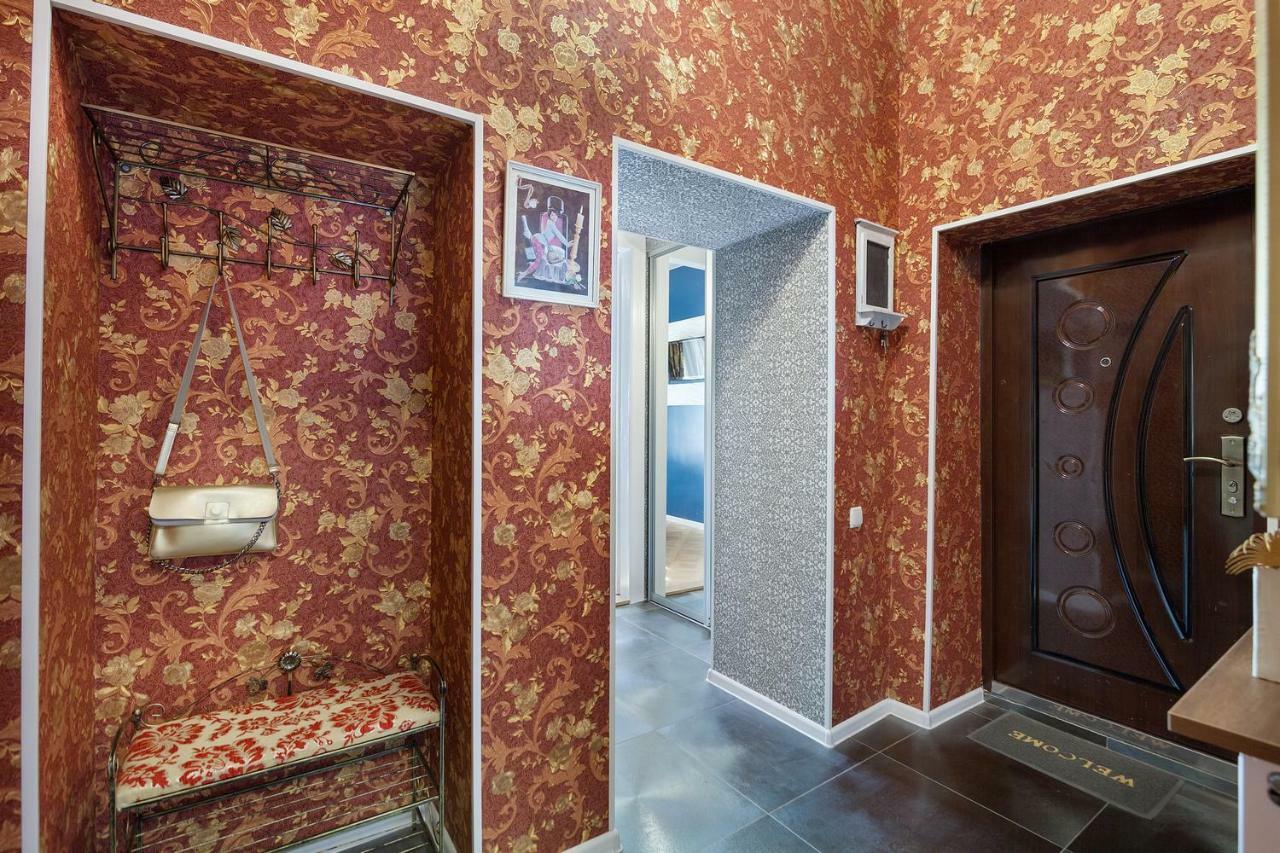 Delux Leopolli Apartments Near Shopping Mall Forum リヴィウ エクステリア 写真